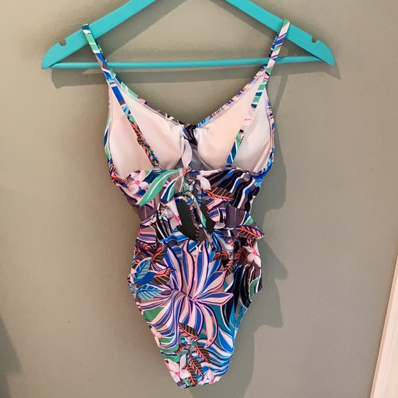 NWT one piece Hurley floral cut out swimsuit SM/P - Picture 4 of 7